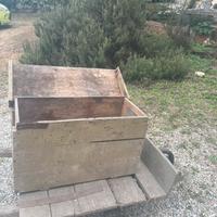 Carriola antica con baule