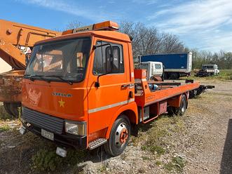Iveco 65-10 con attrezzatura Isoli