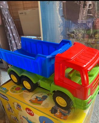 Camion giocattolo