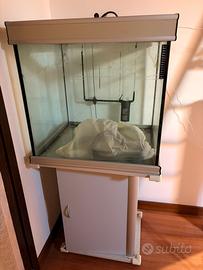 Acquario, con mobiletto e  filtro