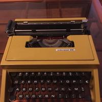 Macchina da scrivere Underwood 310