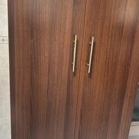 mobile arredamento con scaffali e specchio