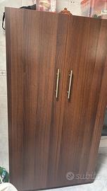 mobile arredamento con scaffali e specchio