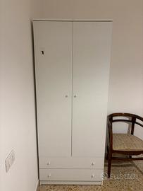 Armadio bianco con 3 cassetti