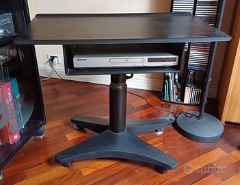 Piedistallo telescopico per televisore