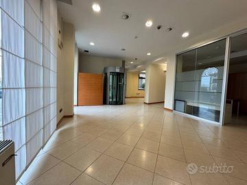 Immobile di 365 m² con più di 5 locali a Monsumman