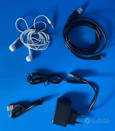 mix oggetti e cavi elettronica