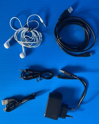 mix oggetti e cavi elettronica