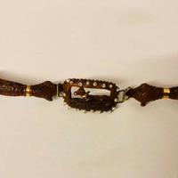Bracciale in oro e legno con rappresentazione