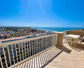 Nettuno tricamere balconato fronte mare