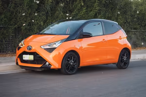 Toyota Aygo Connect orange 1.0 VVT-i 72 CV 5 porte