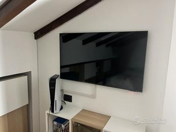 Samsung Crystal UHD 4K Smart TV 43 + supporto