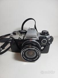 olympus OM10 con accessori