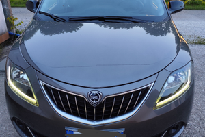 Lancia Ypsilon 1.0 Hybrid