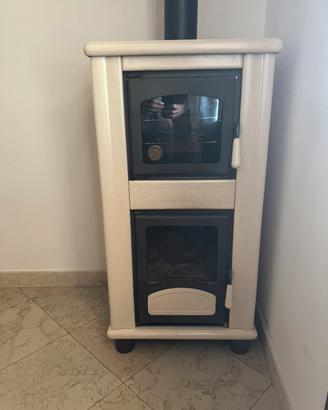 Stufa a legna Palladio in maiolica con forno