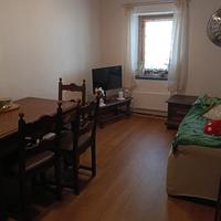 Piccolo trilocale ammobiliato centro paese