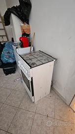 Cucina a gas e forno elettrico