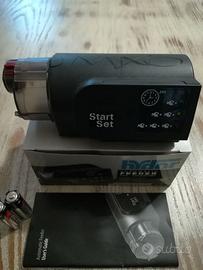 Distributore automatico di mangime per acquari