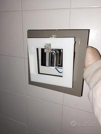 Applique moderna quadrata bianco e tortora design