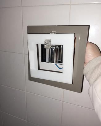 Applique moderna quadrata bianco e tortora design