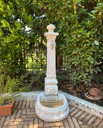 Fontana da Giardino in Pietra Decorata