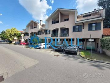 Immobile di 280 m² con 2 locali a Vittuone