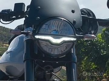 Faro Moto Guzzi V7 con aquila