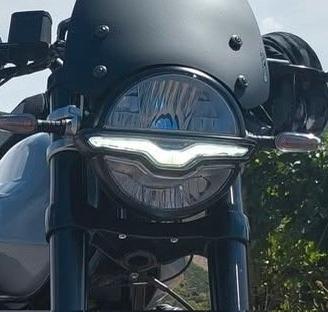 Faro Moto Guzzi V7 con aquila