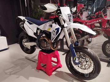 HUSQVARNA FS 450 .