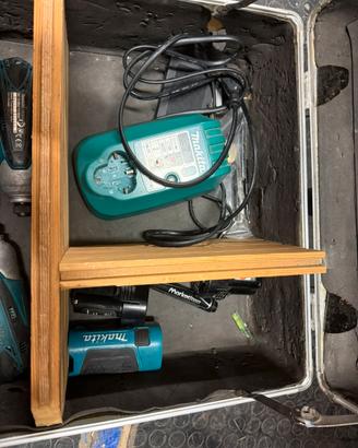 Set Makita 2 avvitatori + 3 batterie + torcia +