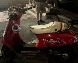 Vespa 125 incidentata