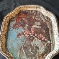 VECCHIO VASSOIO DECORATO.