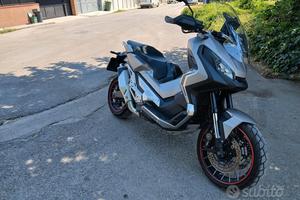 Honda X-ADV 750 anno 2019 . 18 mila km