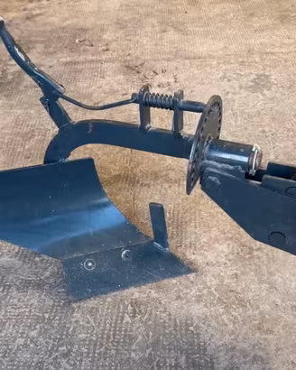 Aratro motocoltivatore