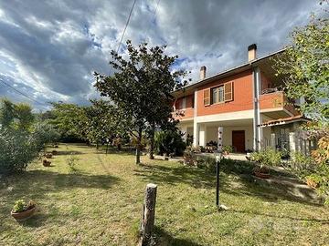 Casa indipendente di 150 m² con 4 locali e box aut