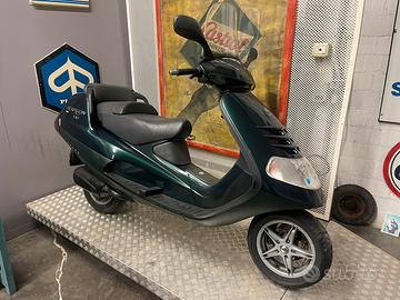 Piaggio hexagon lxt 180