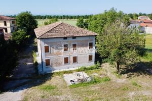 Villa indipendente con ampio giardino