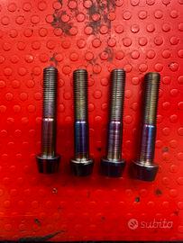 Bulloni in titanio per pinze Freni