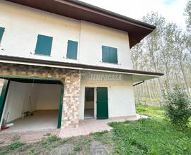 Villa di recente costruzione con giardino