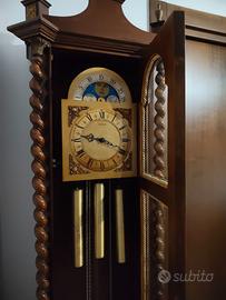 Orologio a pendolo a colonna