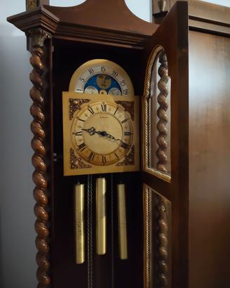 Orologio a pendolo a colonna