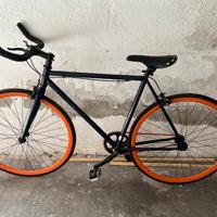 Bicicletta scatto fisso