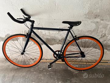 Bicicletta scatto fisso