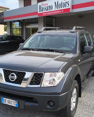 NISSAN Navara 2.5 dCi 4 porte Double Cab SE