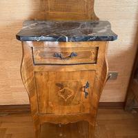 COMODINO ANTICO E TOELETTA CON SPECCHIO IN RADICA