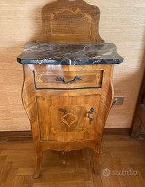 COMODINO ANTICO E TOELETTA CON SPECCHIO IN RADICA