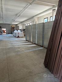 Capannone con ufficio arredato