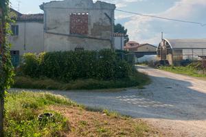 Colonica allo stato Rudere libero su 3 lati