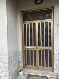 Portone da esterno vetro alluminio usato