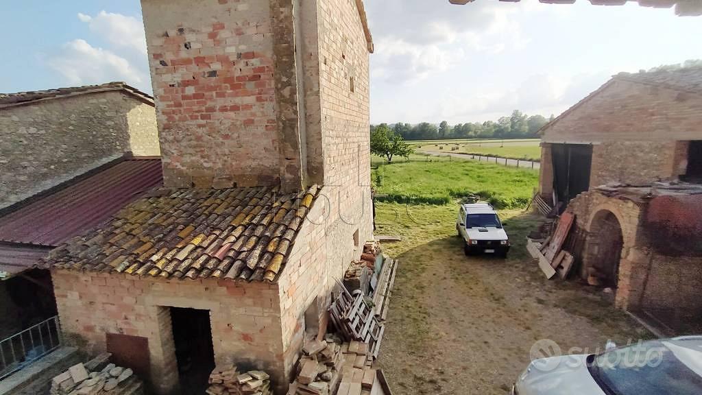Rustico / Casale di 180 m² con 4 locali a San Gius - Altro